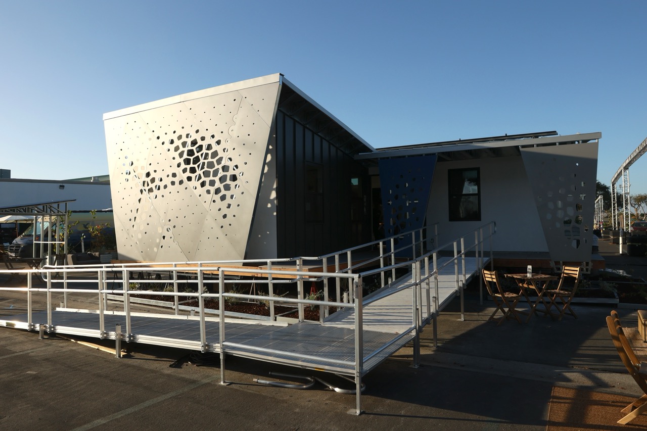 online-RWI_UC Irvine Decathalon_ACFoam Nailbase_Atlas Fasteners Large